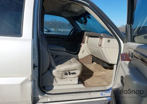 2002 Cadillac Escalade Standard z USA, uszkodzony, nr VIN 1GYEK63N12R274648